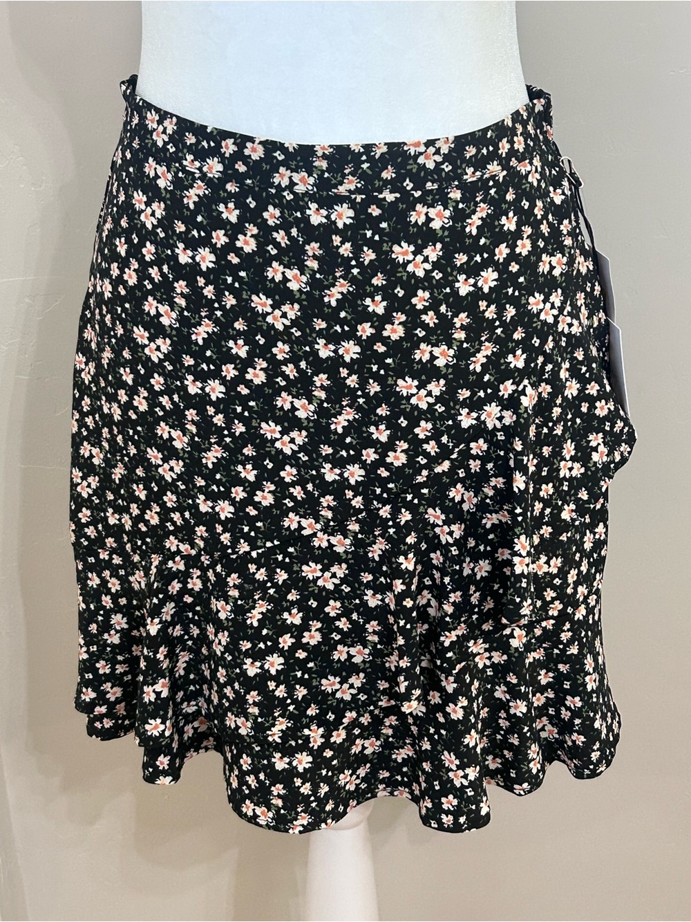 Originality Black Floral Ruffle Hem Skirt  Size Small NWT